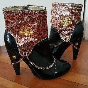 Paris black chain leopard boots patent. 7.5